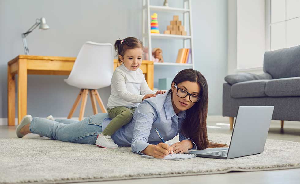 Freelance moms share their advice on how to maintain a remote career or an online business