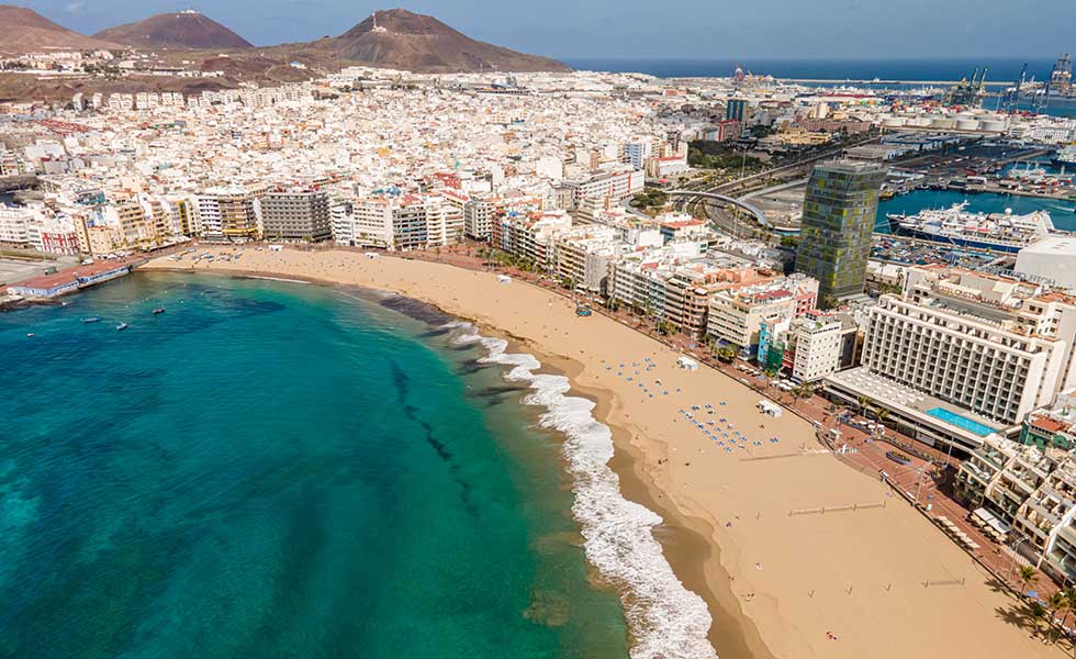 Playa de Las Canteras in Las Palmas de Gran Canaria